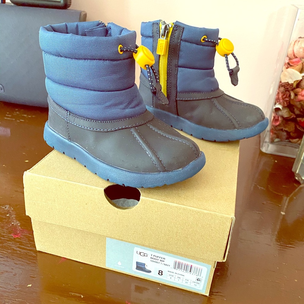 Ugg Toddler Puffer Boot Waterproof. Navy. Size 8